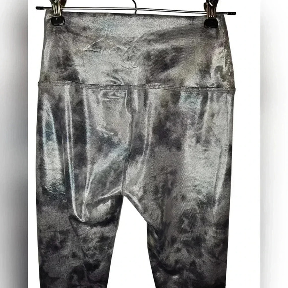 Beyond Yoga Tie Dye High Waisted Shine On Midi Legging Gray Foil XS - Picture 6 of 12